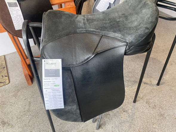 #2050 17.5" Heather Moffat TREELESS Dressage Saddle