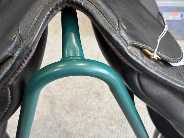 #2173 17" Wintec Dressage saddle C/G (MED)