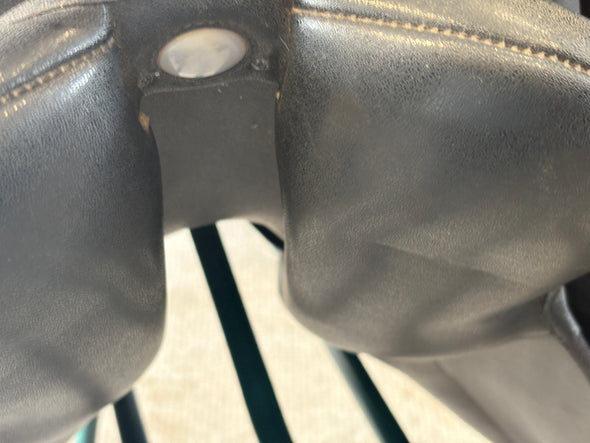 #2173 17" Wintec Dressage saddle C/G (MED)