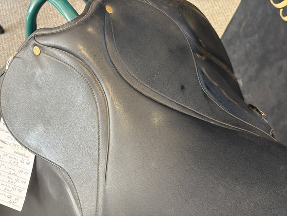 #2173 17" Wintec Dressage saddle C/G (MED)