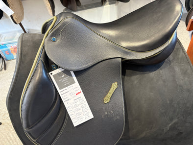 #2006 17" Stubben Portos Black Jumping Saddle 29cm - NEW