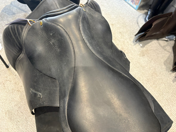 #2218 17.5 Humphries & Swain Jumping Saddle M/W