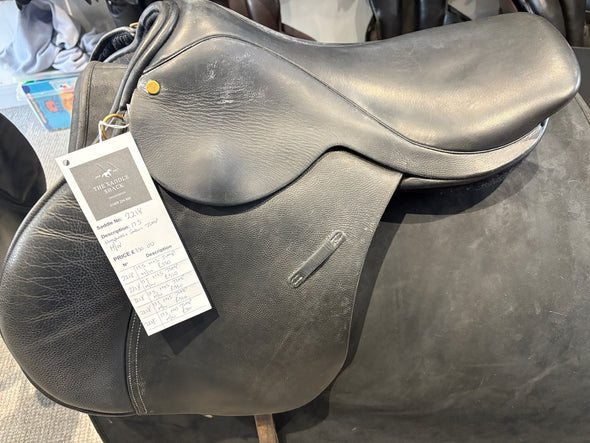 #2218 17.5 Humphries & Swain Jumping Saddle M/W