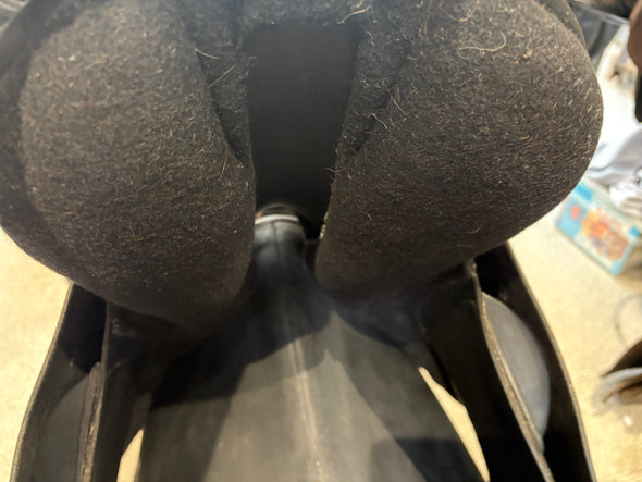 #2218 17.5 Humphries & Swain Jumping Saddle M/W