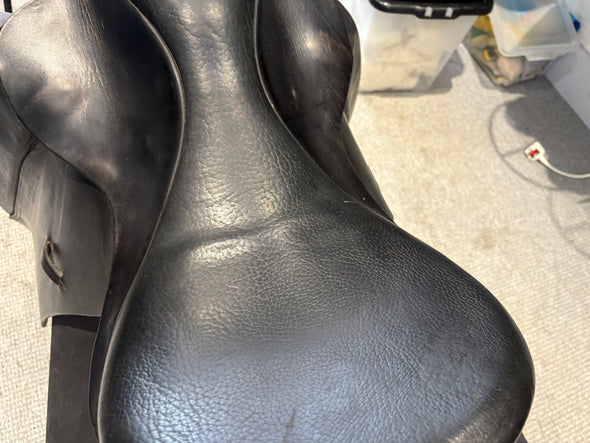 #2339 18" IDEAL Jessica Dressage Med