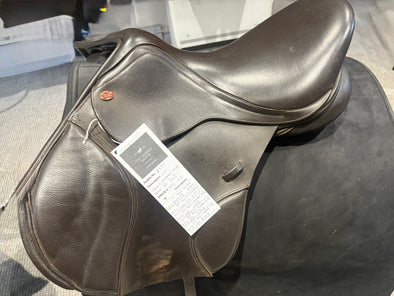 #2371 17 Kent & Masters MJJ Jumping Saddle C/G (XW)