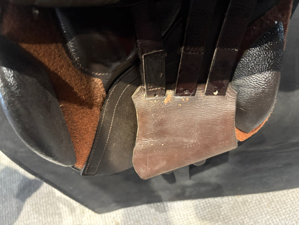 #2371 17 Kent & Masters MJJ Jumping Saddle C/G (XW)