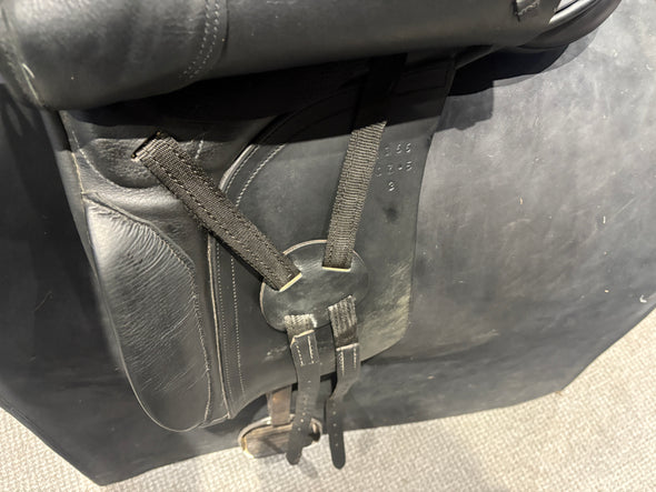 #2382  17.5 Barnsby Dressage Saddle, MED.