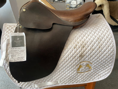 #1543. 16" Jeffries Show saddle. Med